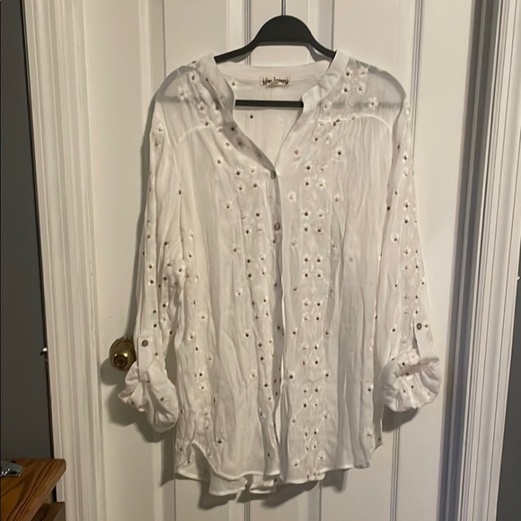 White Crinkle Gauze Embroidered Blouse - Picture 1 of 6